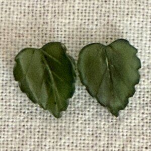 Vintage Small Emerald-Green Jade Leaves